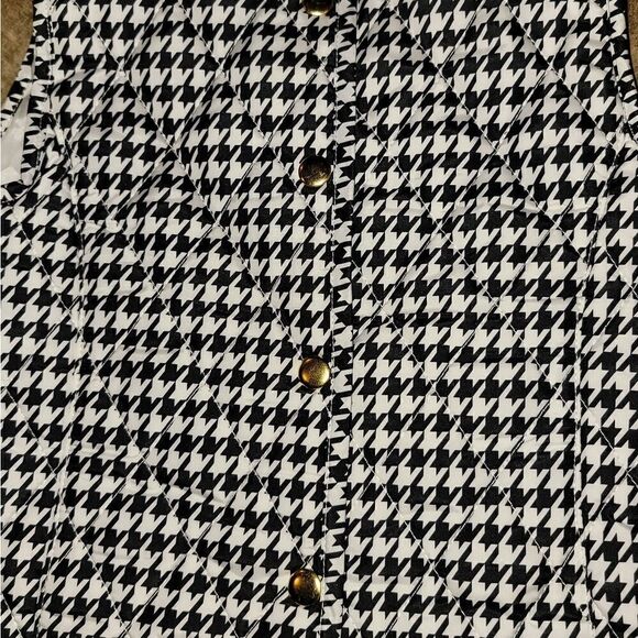 Crown and Ivy Kids Hndstooth Ruffle Neck Puffer Snap Vest - Picture 8 of 8